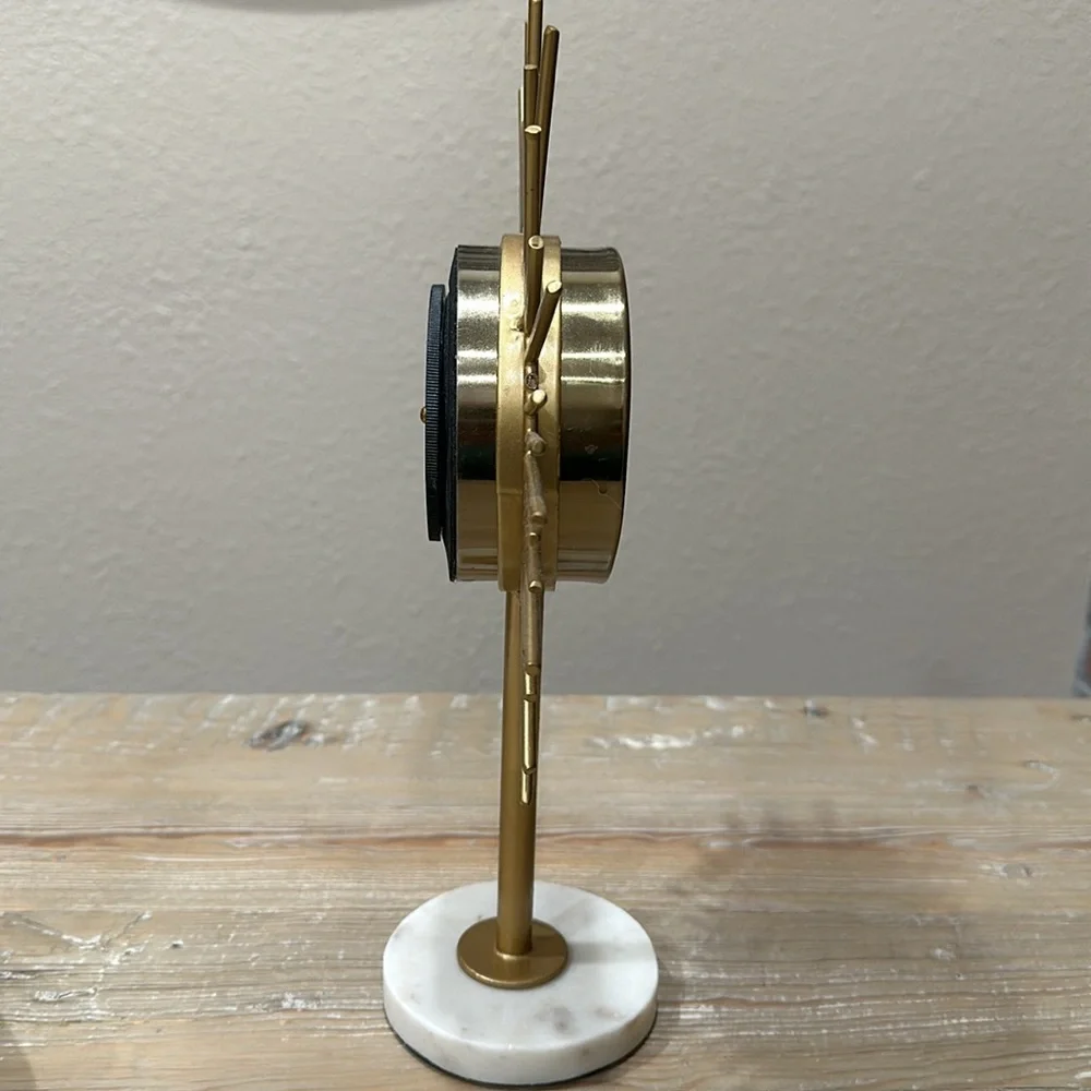 Victoria Queen Atomic Starburst Clock